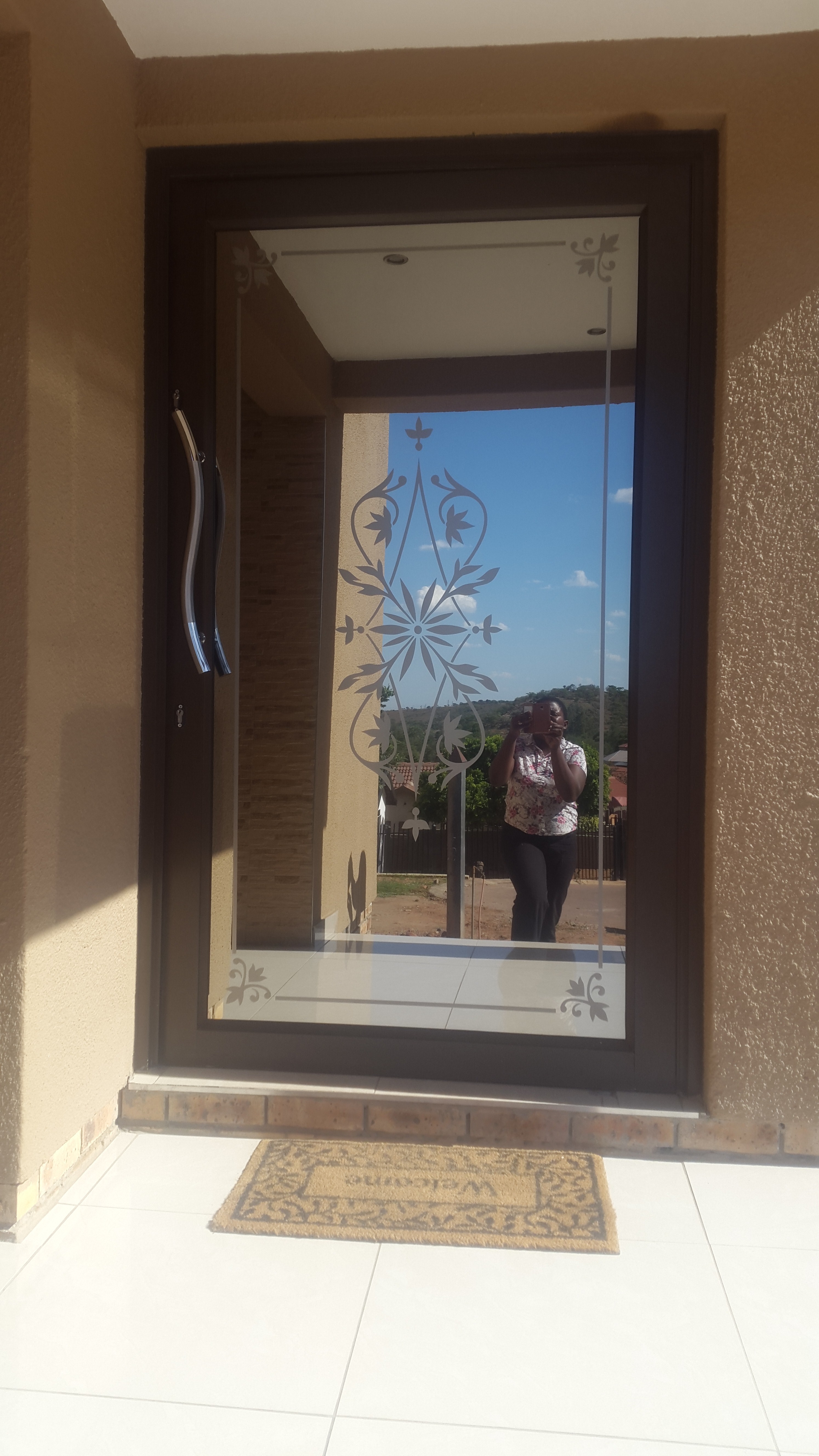 PIVOT DOOR